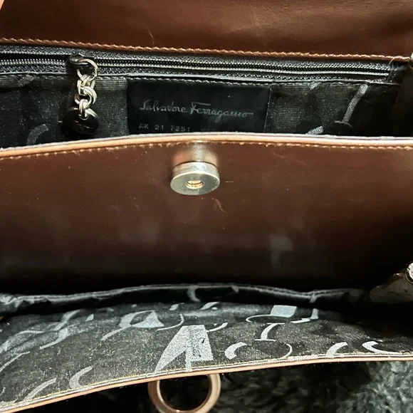 🌟FINAL🌟 1980s Vintage Ferragamo Heavy Brown Leather Shoulder Bag. - Picture 10 of 14